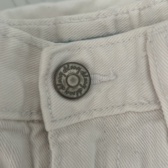 White Old Navy shorts size 8 good condition! - Picture 2 of 4